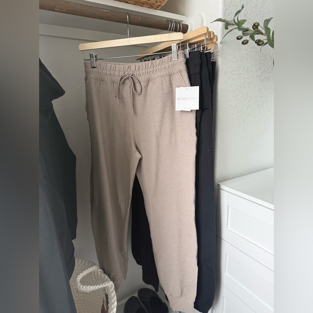 NWT Beyond Yoga Spacedye Jogger Pants, Small